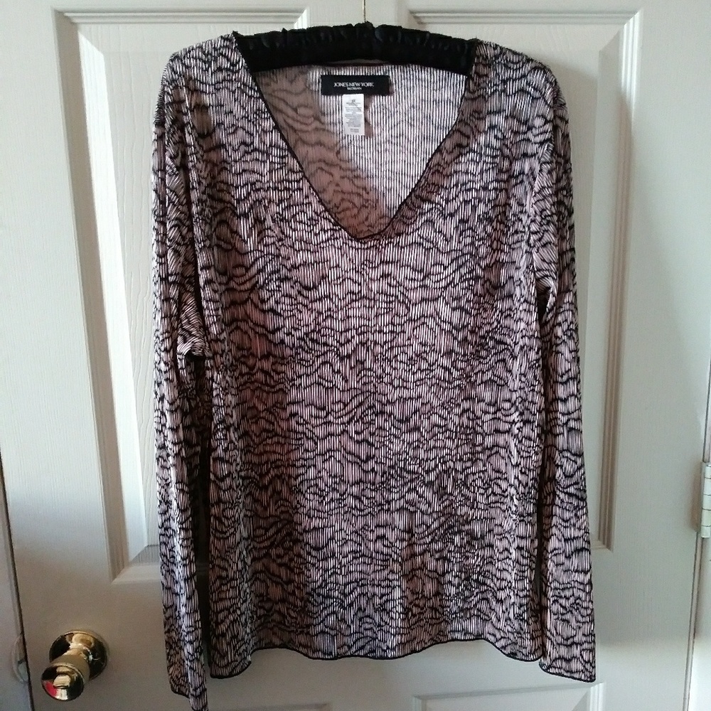 Jones New York Woman Graphic Blouse